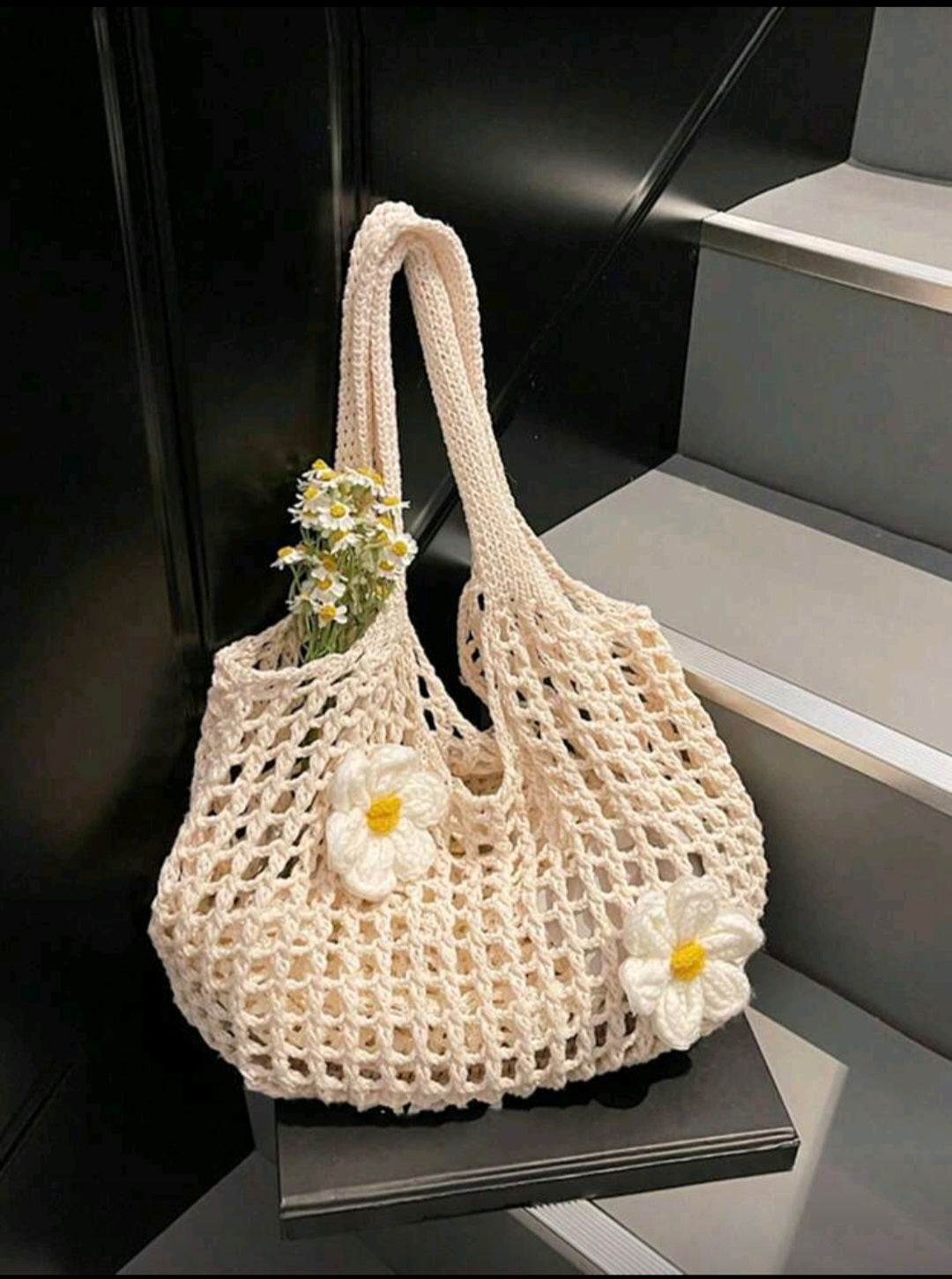 Le Sac Bohème en Crochet : L'Accessoire Indispensable de Votre Été
