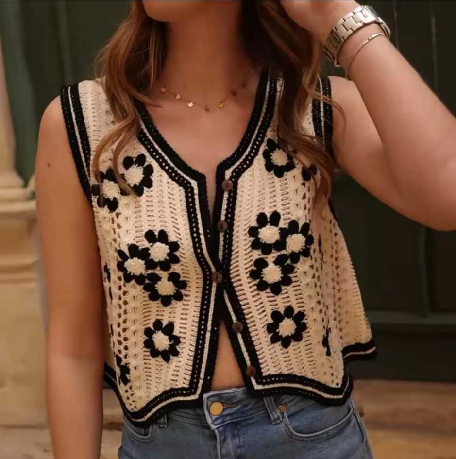 Gilet court en maille fleurie
