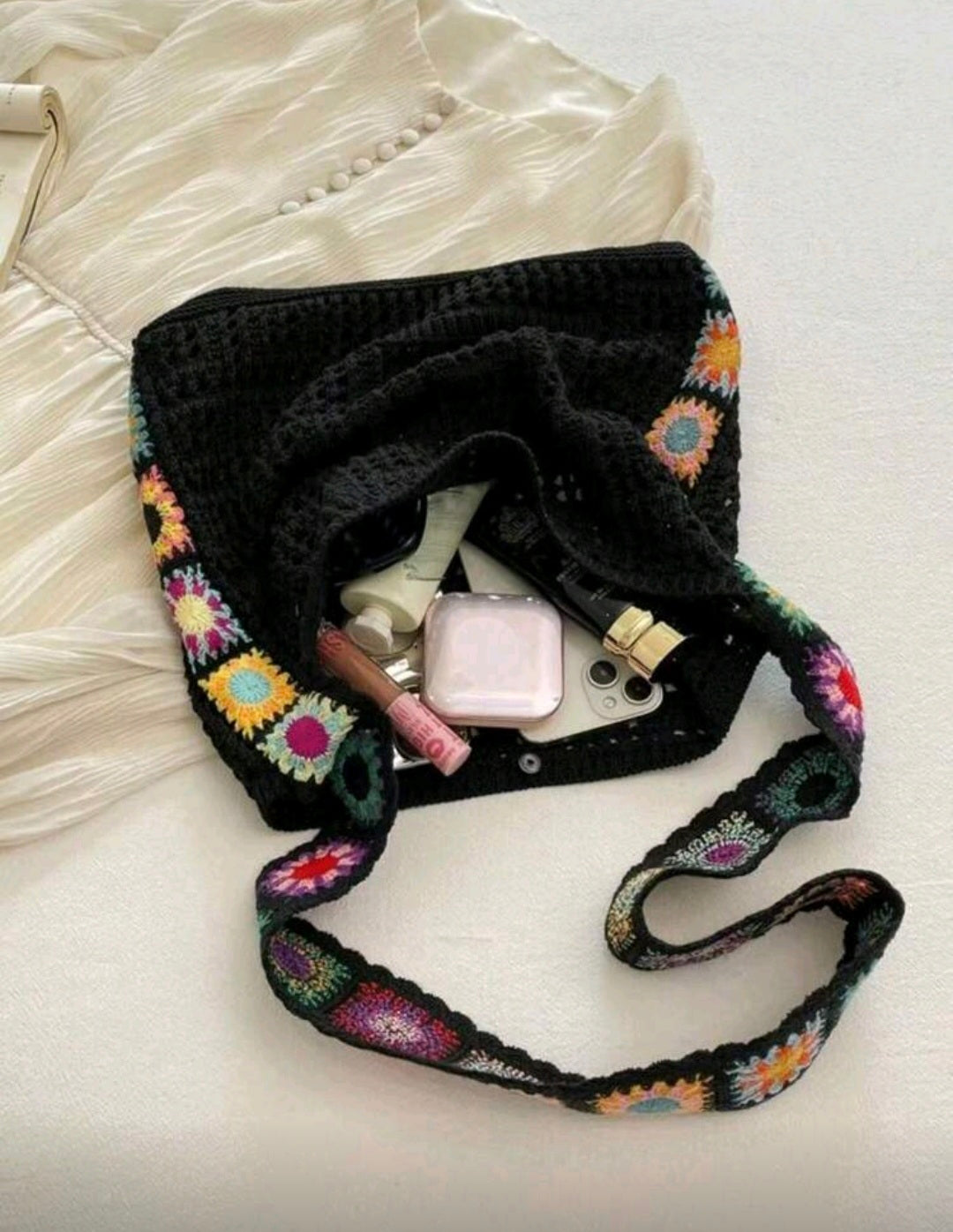 Sac bandoulière style bohème coloré avec motif crocheté à carreaux