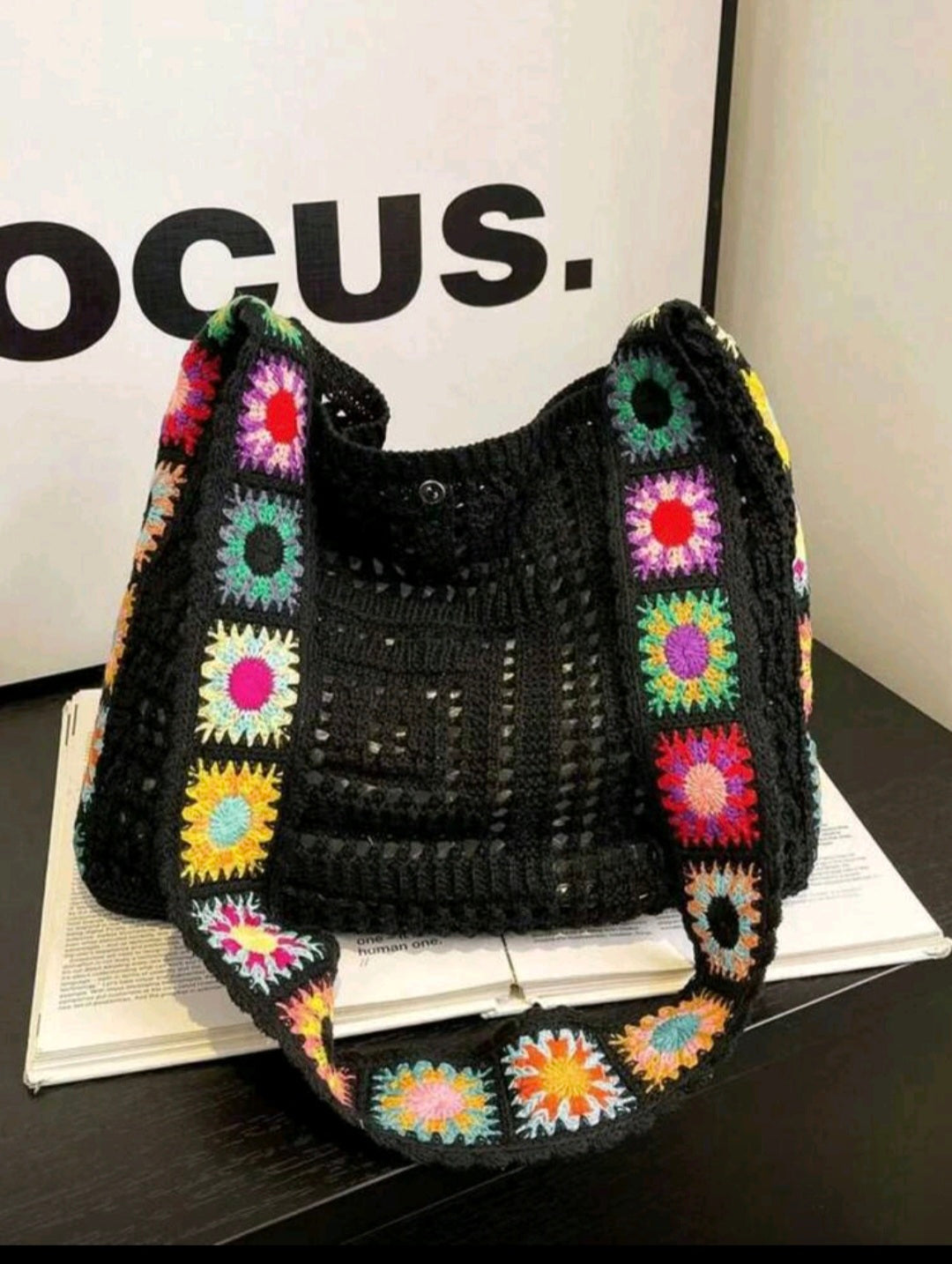 Sac bandoulière style bohème coloré avec motif crocheté à carreaux